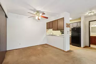 8510 W Waterford Ave, Greenfield, WI 53228 - Photo 6