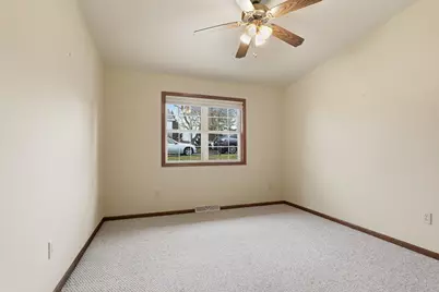 437  Kennedy Ct, Howards Grove, WI 53083 - Photo 18