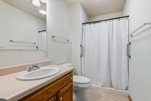 437 Kennedy Ct, Howards Grove, WI 53083 - Photo 16