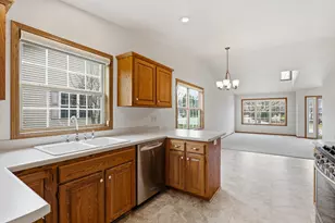 437 Kennedy Ct, Howards Grove, WI 53083 - Photo 4