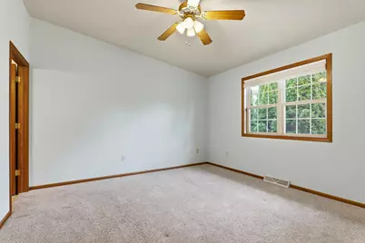 437  Kennedy Ct, Howards Grove, WI 53083 - Photo 14
