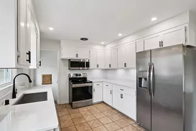 2947 S 71st St, Milwaukee, WI 53219 - Photo 10