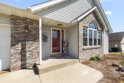 1407  Villa Park Ct, West Bend, WI 53090 - Photo 4