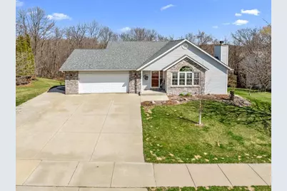 1407  Villa Park Ct, West Bend, WI 53090 - Photo 2