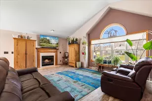 1407 Villa Park Ct, West Bend, WI 53090 - Photo 6