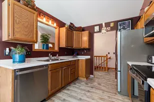 1407 Villa Park Ct, West Bend, WI 53090 - Photo 14