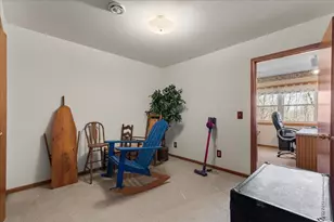 1407 Villa Park Ct, West Bend, WI 53090 - Photo 34