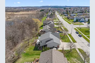 1407  Villa Park Ct, West Bend, WI 53090 - Photo 56