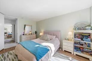 929 N Astor St, Milwaukee, WI 53202 - Photo 16