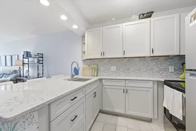 929 N Astor St #405, Milwaukee, WI 53202 - Photo 1