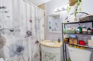 929 N Astor St, Milwaukee, WI 53202 - Photo 16