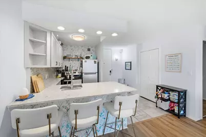 929 N Astor St #405, Milwaukee, WI 53202 - Photo 8