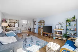 929 N Astor St, Milwaukee, WI 53202 - Photo 4