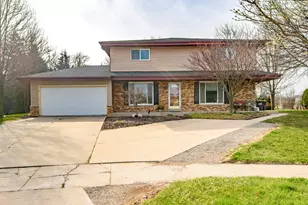 1600 Stardust Dr, Waukesha, WI 53186 - Photo 2