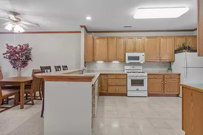 206  Potter Rd #102, Elkhorn, WI 53121 - Photo 4