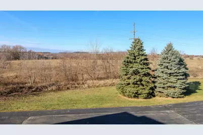 1612  Commonwealth Dr #8, Fort Atkinson, WI 53538 - Photo 22