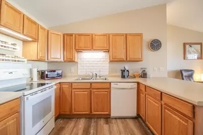 1612  Commonwealth Dr #8, Fort Atkinson, WI 53538 - Photo 14