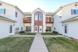 1612 Commonwealth Dr, Fort Atkinson, WI 53538 - Photo 2