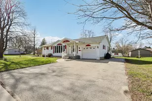 933 Mulberry St, Lake Mills, WI 53551 - Photo 2