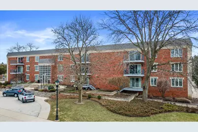 13335  Watertown Plank Rd #105, Elm Grove, WI 53122 - Photo 4