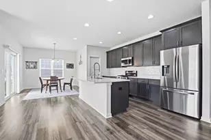 547 Wild Oak Rd, Hartland, WI 53029 - Photo 8