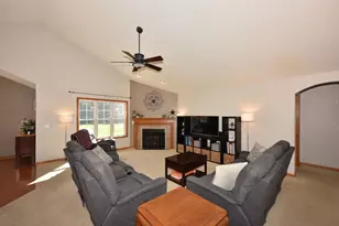 550 Hunters Crossing, Slinger, WI 53086 - Photo 4