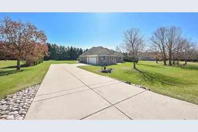 550  Hunters Xing, Slinger, WI 53086 - Photo 30