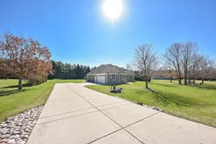 550 Hunters Crossing, Slinger, WI 53086 - Photo 30
