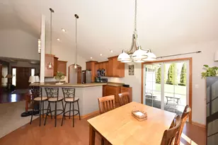 550 Hunters Crossing, Slinger, WI 53086 - Photo 6