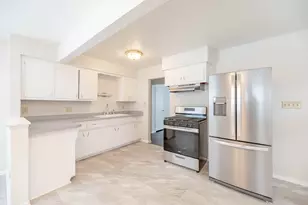 7629 W Thurston Cir, Milwaukee, WI 53218 - Photo 6