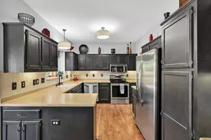 W143N6633 Aspen Dr, Menomonee Falls, WI 53051 - Photo 10