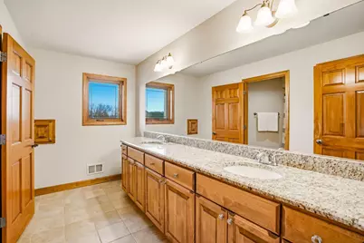 3130 S Country Ln, New Berlin, WI 53146 - Photo 44