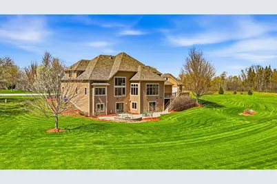 3130 S Country Ln, New Berlin, WI 53146 - Photo 4