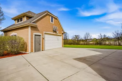 3130 S Country Ln, New Berlin, WI 53146 - Photo 70