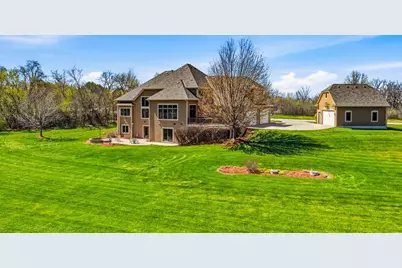 3130 S Country Ln, New Berlin, WI 53146 - Photo 78