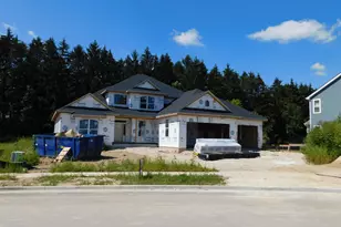 537 Hawks Ridge Rd, Grafton, WI 53024 - Photo 2