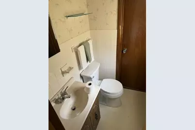 3904  Wilshire Dr, Racine, WI 53402 - Photo 4