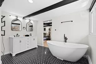 N69W13127 Harding Dr, Menomonee Falls, WI 53051 - Photo 22