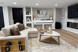 N69W13127 Harding Dr, Menomonee Falls, WI 53051 - Photo 12