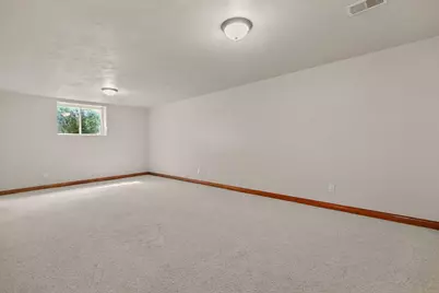 1290  Pemmican Ct, Neenah, WI 54956 - Photo 16