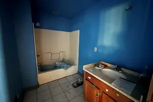 2172 S 18th St, Milwaukee, WI 53215 - Photo 6