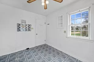 2815 S 91st St, West Allis, WI 53227 - Photo 8