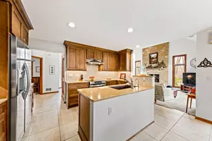 18875 Black Forest Dr, Brookfield, WI 53045 - Photo 10
