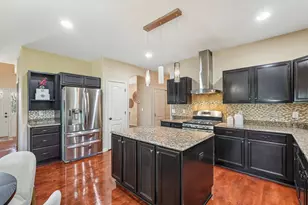 N55W20970 Carters Crossing Cir, Menomonee Falls, WI 53051 - Photo 4