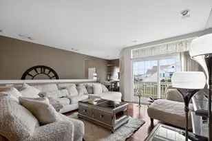 1052 Stratford Ct, Racine, WI 53406 - Photo 8