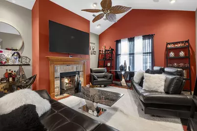 1052  Stratford Ct, Racine, WI 53406 - Photo 6