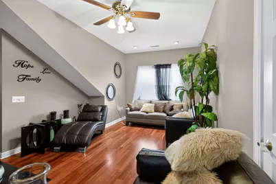 1052  Stratford Ct, Racine, WI 53406 - Photo 4