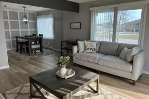 10620 N Ivy Ct, Mequon, WI 53092 - Photo 2