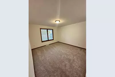 622  Lous Way, Slinger, WI 53086 - Photo 8