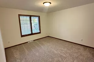 622 Lous Way, Slinger, WI 53086 - Photo 8